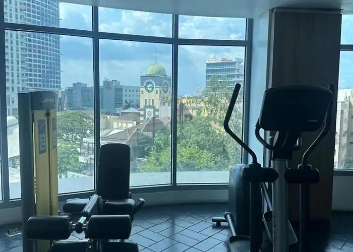 In Eastwood Fast Wifi Free Pool & Gym * Manila