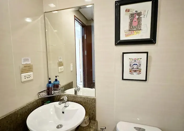 In Eastwood Fast Wifi Free Pool & Gym